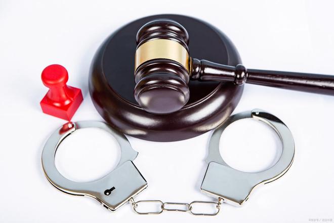 打入关键进球,阿尔瓦雷斯在个人社媒上发图庆祝