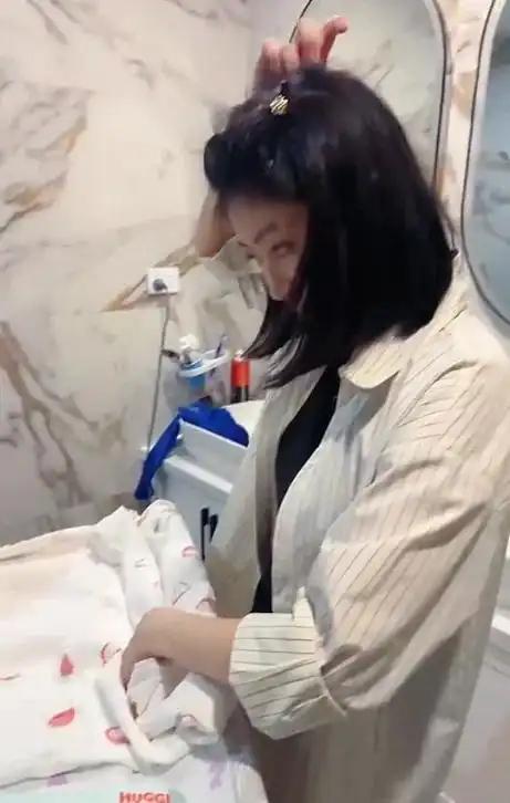 真的有人喜欢微胖吗?一个人的时候,常常会感到不自信