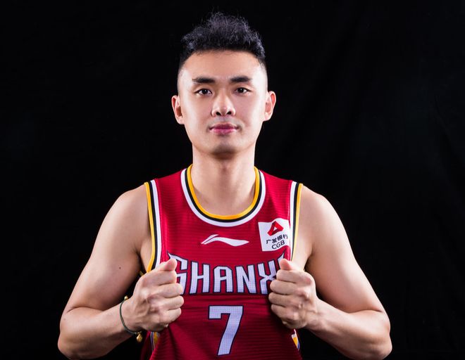 一句“走个面儿”！《抓特务》票房走没了！